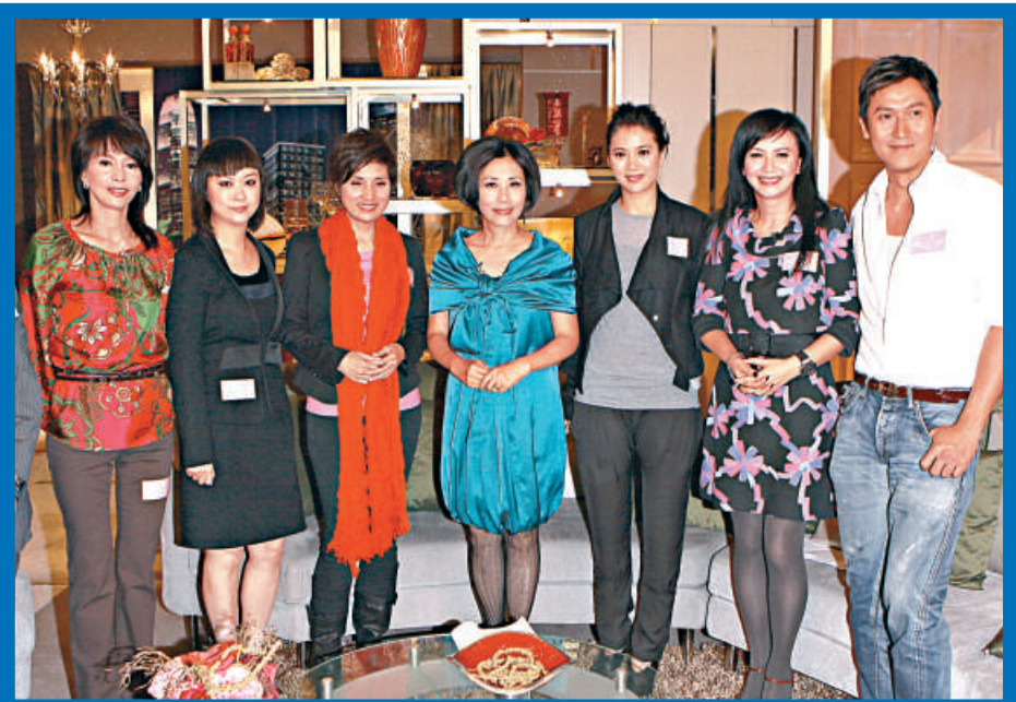 鄭裕玲（左起）、鄧靄霖、戚美珍、汪明荃、袁詠儀、曾華倩、馬德鐘齊錄新節目