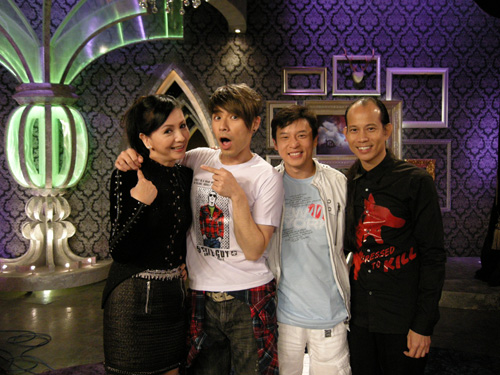 曾華倩（左）及蘇民峰（右）對小姜、天經（右二）事業作出預測