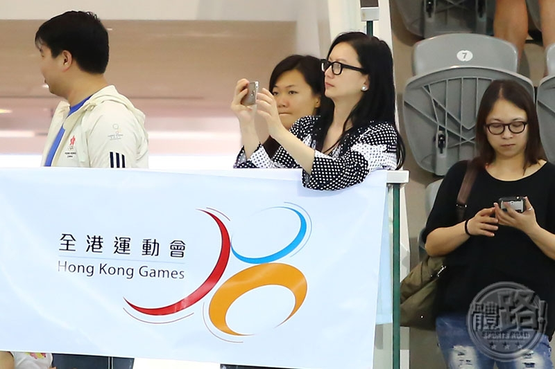 曾華倩兼任兒子私人攝影師