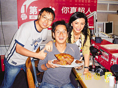 曾華倩和李力持、譚詠麟老友鬼鬼，開玩笑也無拘無束